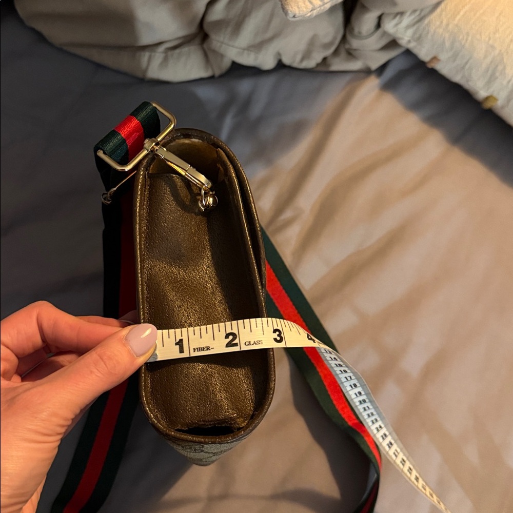 Gucci Beige and Green Signature Crossbody Bag - Picture 8 of 9